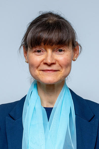 Dr. Mia Janssen